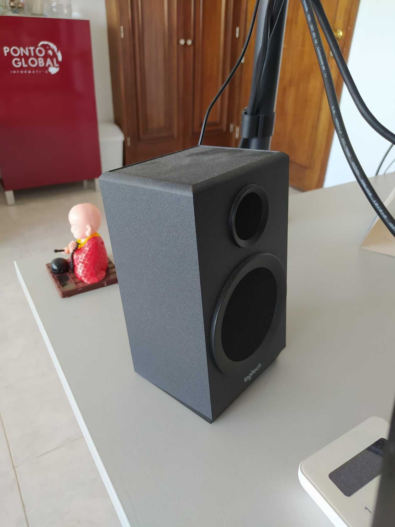 Logitech Speakers com subwoofer Z333 2.1 80W em excelente estado