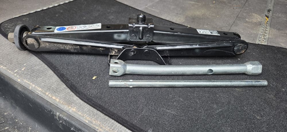 Продам домкрат Фіат Дукато 2400кг орігінал