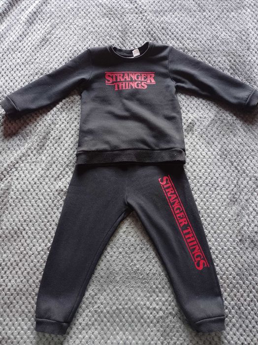 Dres Stranger Things