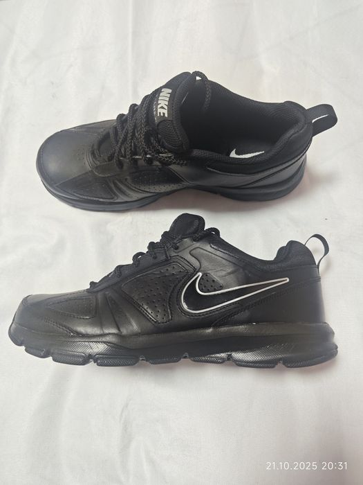 Кросівки Nike T-Lite XI 42р
