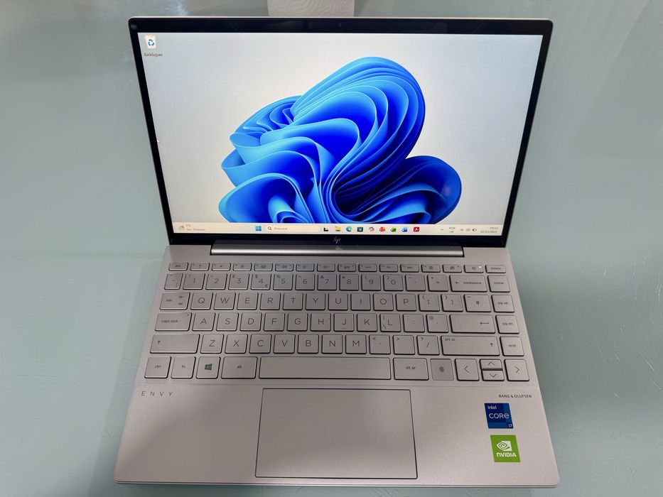 Hp-Henvy Laptop Modelo 13 BA1565SA