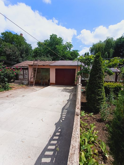 Здається будинок в районі площі Захисників України (Визволення)