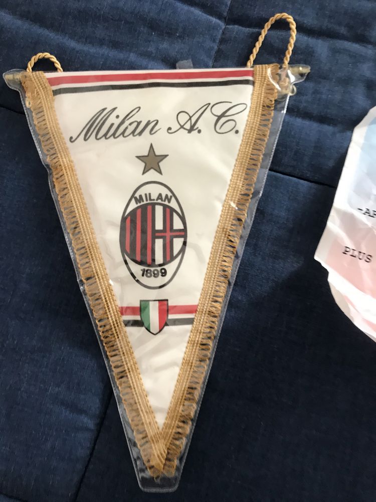 Galhardete do A. C. Milan oficial