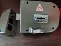 Fechadura de 4 trancas nova
