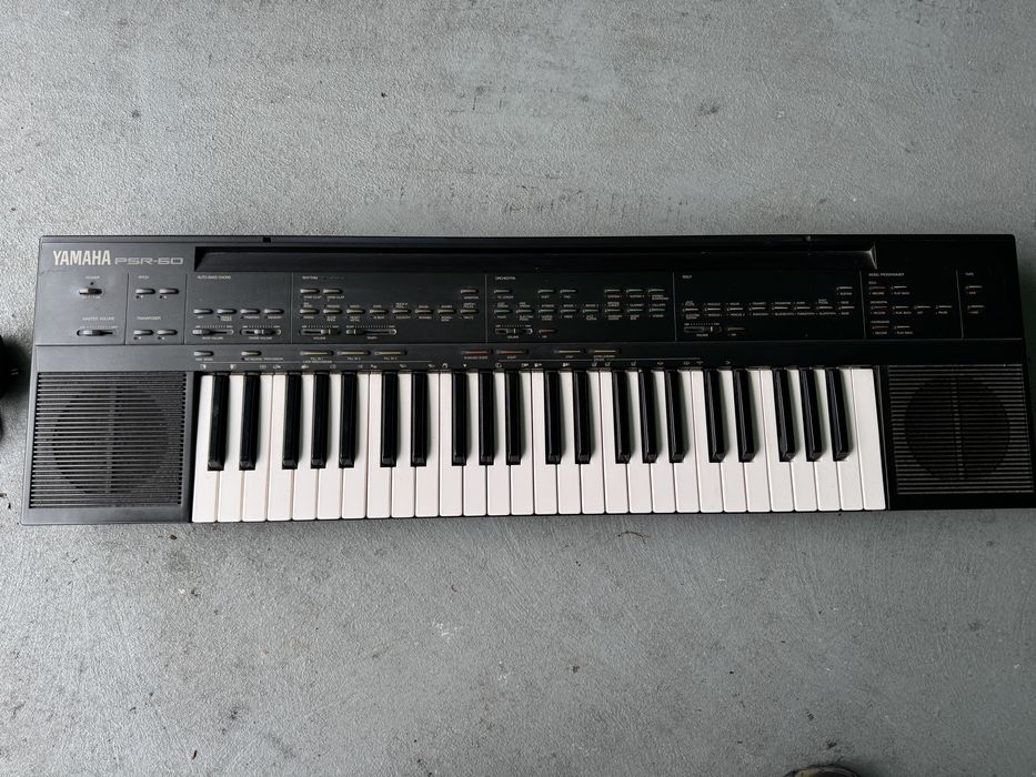 Teclado Yamaha PSR-60 muito bom estado