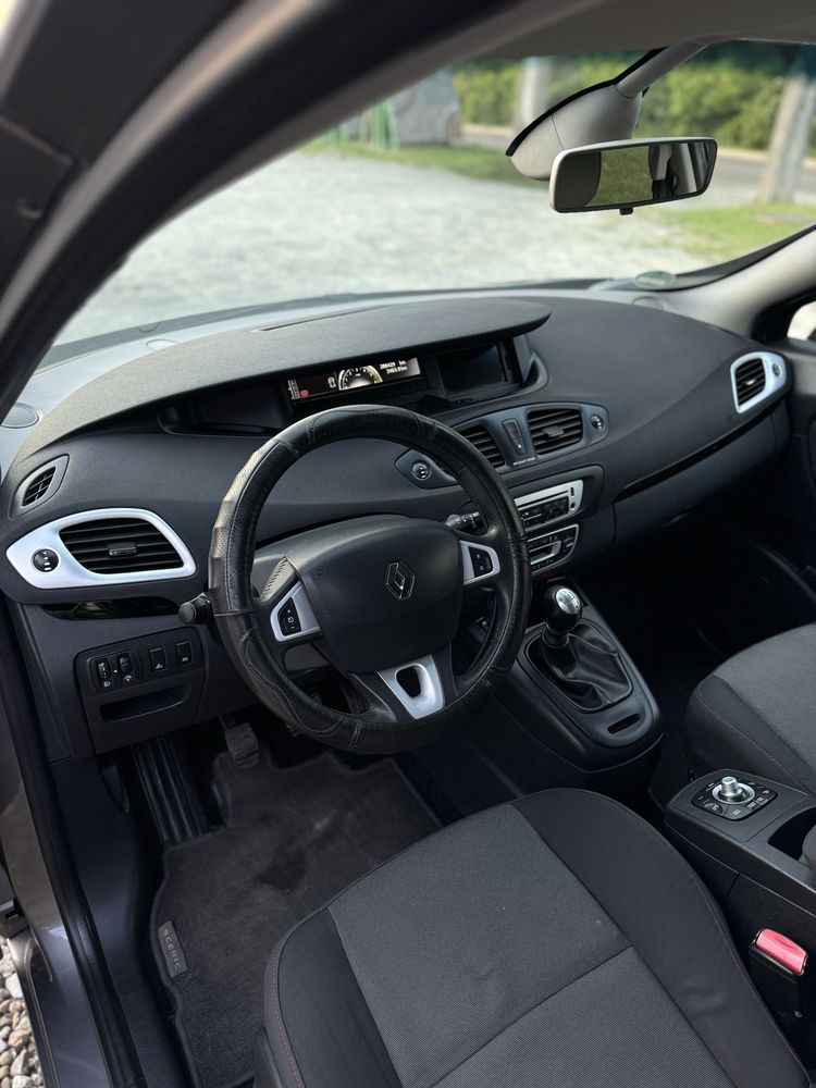 Renault Grand Scenic 2012 року, 1.5 дизель.