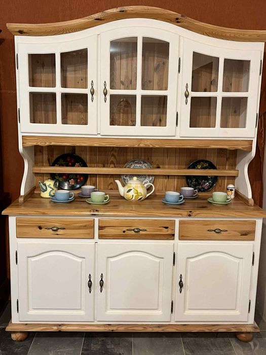 Kredens sosnowy po calkowitej renowacji