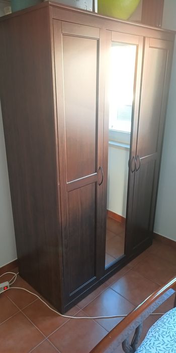 Armário IKEA  castanho com espelho