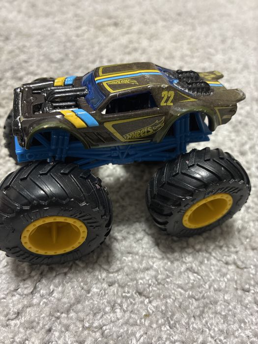 Монстер трек хот вілс машинки