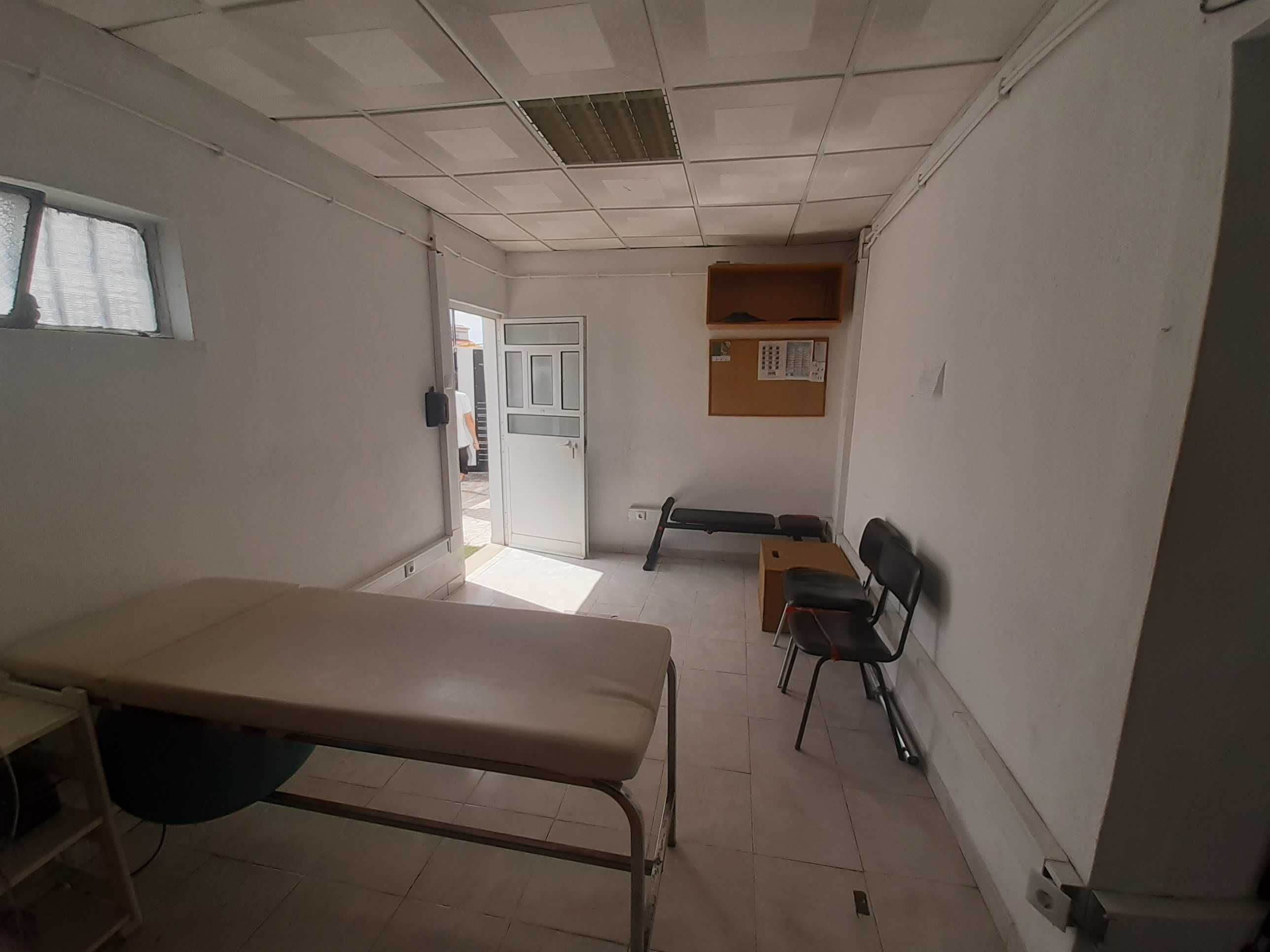 Cede-se espaço para fisioterapia, massagens ou outra área da saúde