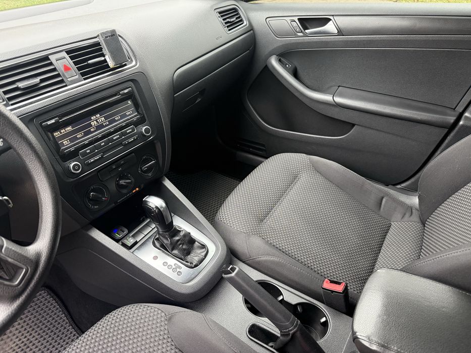 Продам джету 2012 года 2.0  газ бензин