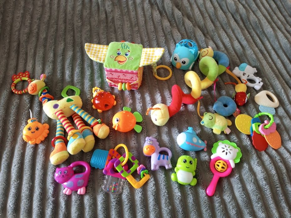 Лот іграшок для найменших 0+