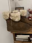 Pantufas castanhas com pelo