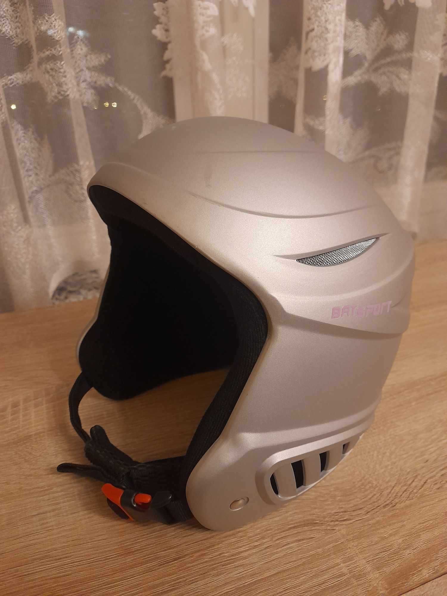 Kask narciarski dziecięcy BAT SPORT rozm. XS (obwód głowy 48 -50 cm)