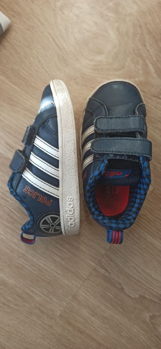Ténis usados Adidas tamanho 21 menino