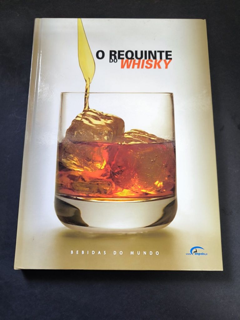 Livro diverso automóvel, whisky e drogas. 
O requinte