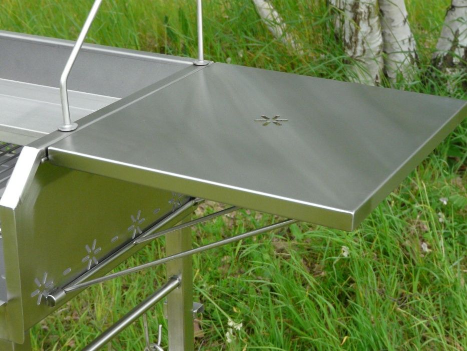 Grill nierdzewny z dwoma półkami