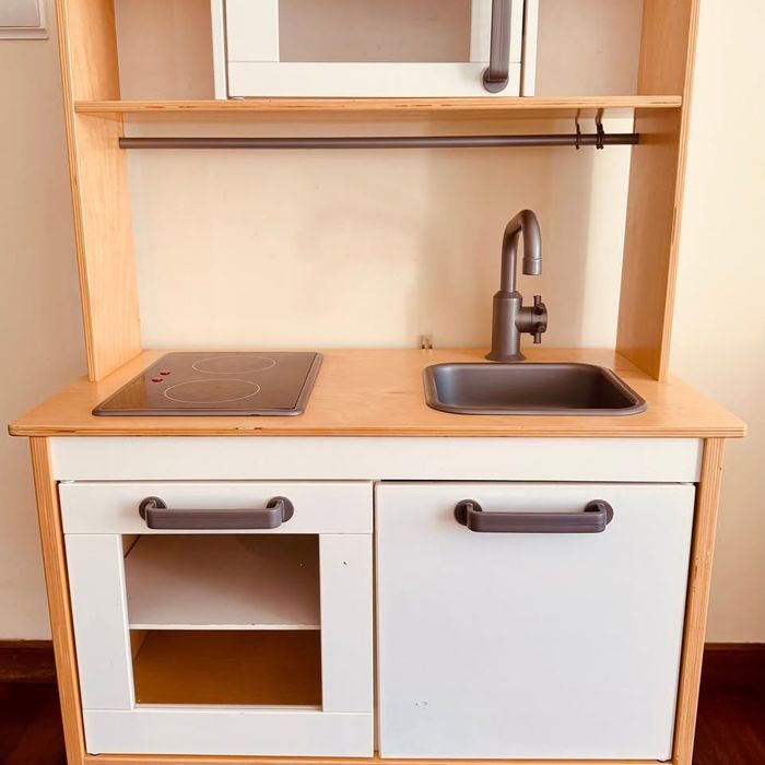 Cozinha de Brincar Infantil IKEA + Acessórios & Utensílios PlanToys