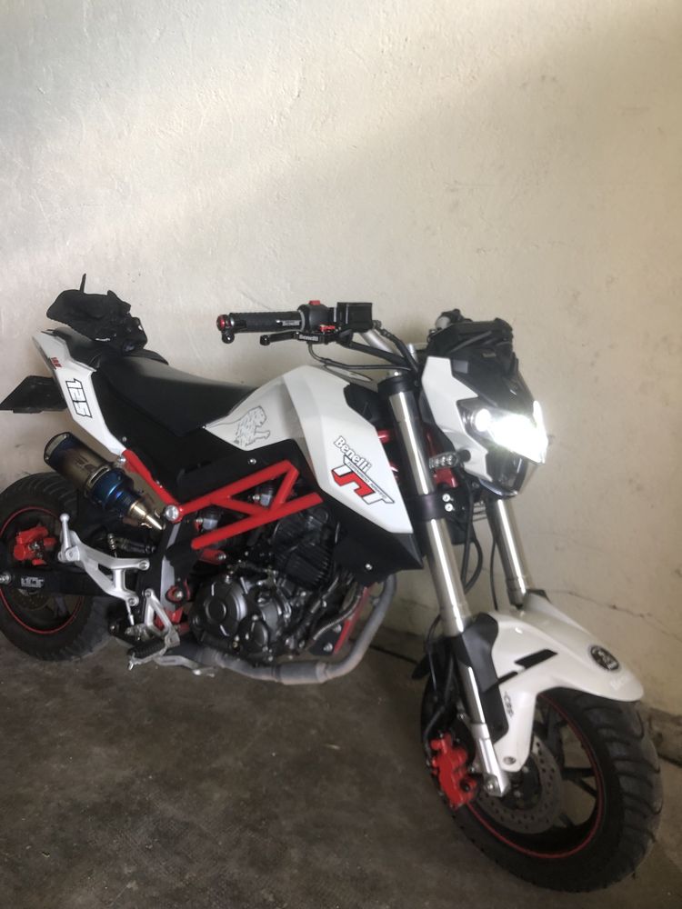 Benelli TNT 125cc (2019) | 21.300 km | Ponteira SC Project