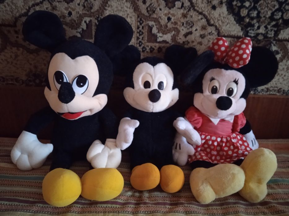Міккі і Мінні мауси,сім'я.Ціна за всі