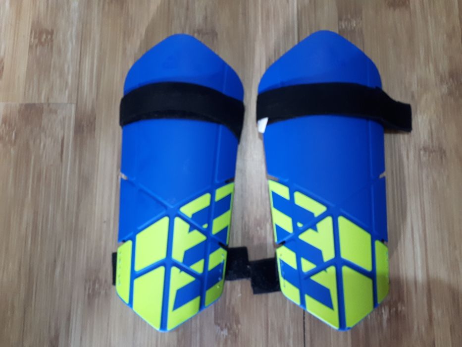 Футбольные щитки adidas X Lite CW9718