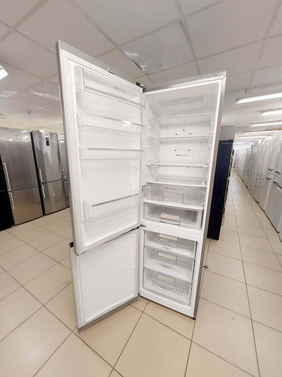 Гіпермаркет техніки #1 в Києві . Холодильник LG GBB930DNQZN.Гарантія.