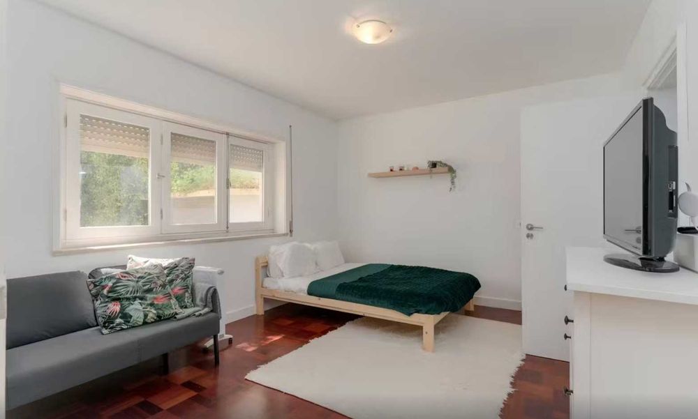 Free room in Foz (Porto) – Quarto gratuito em troca de ajuda leve