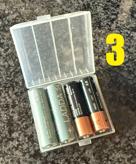 4 Caixas plásticas pilhas AA e AAA