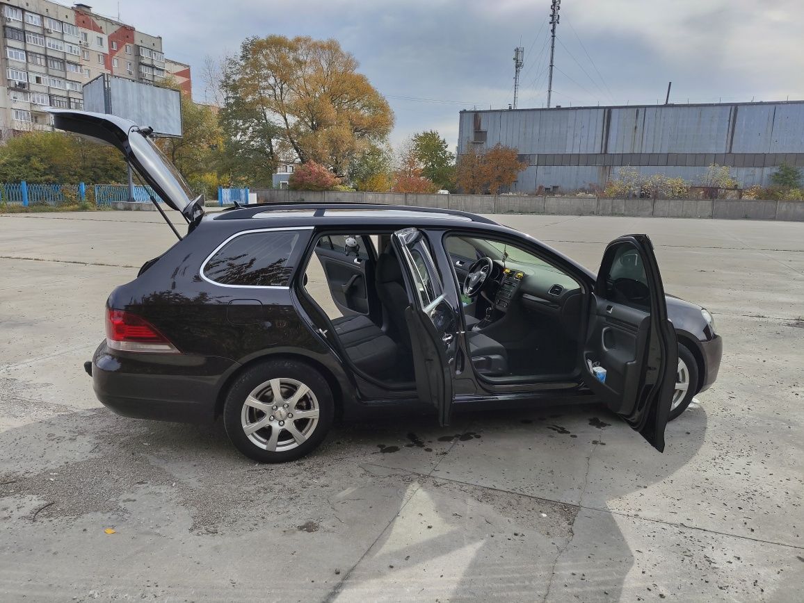 Volkswagen Golf 6 black 2012 Comfortline