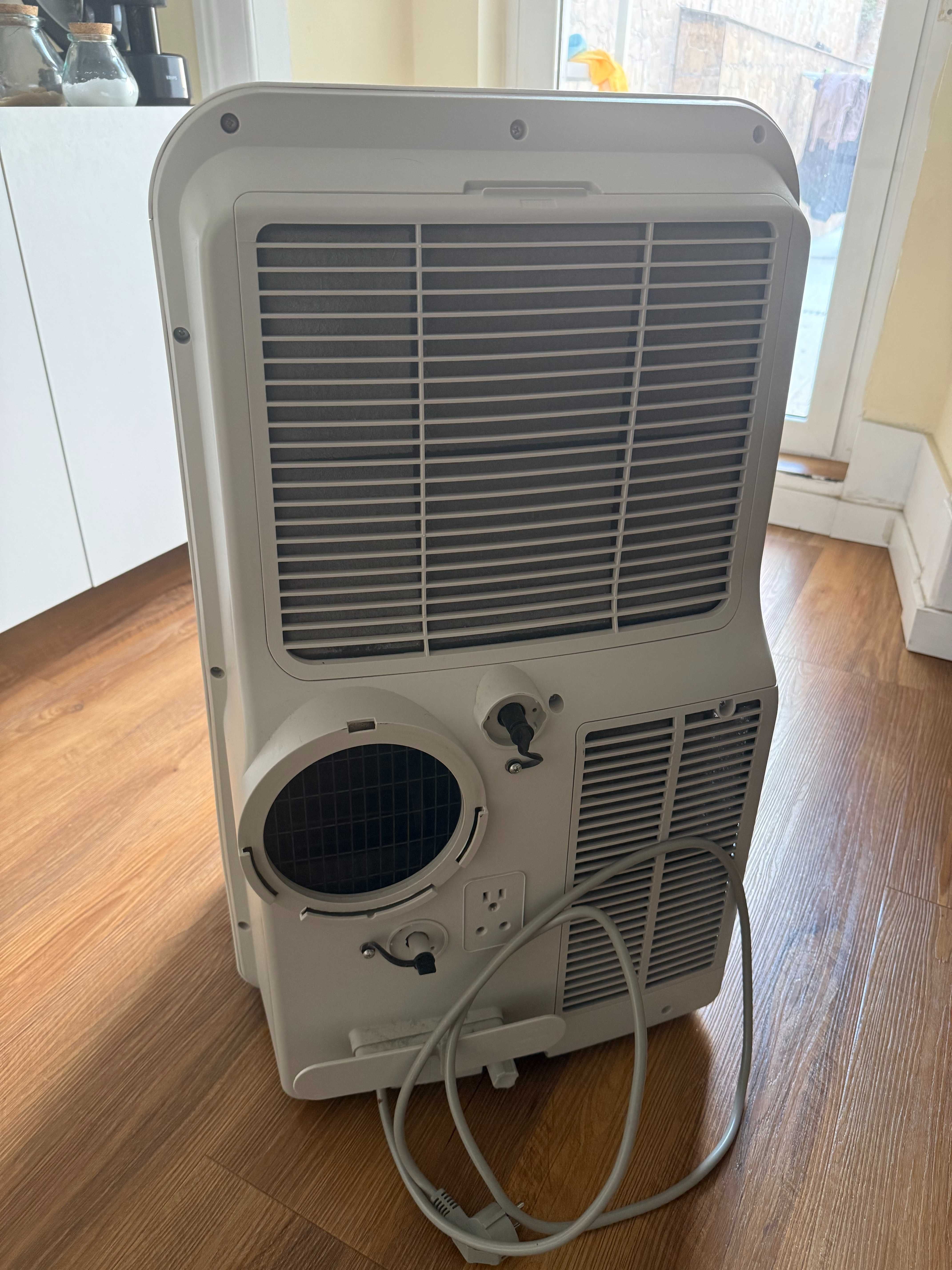 Aquecedor/Ar-Condicionado Portátil BECKEN BAC4255 12.000 BTU