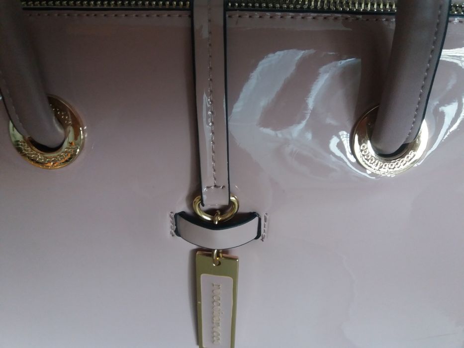 Carteira em verniz da Roccobarrocco