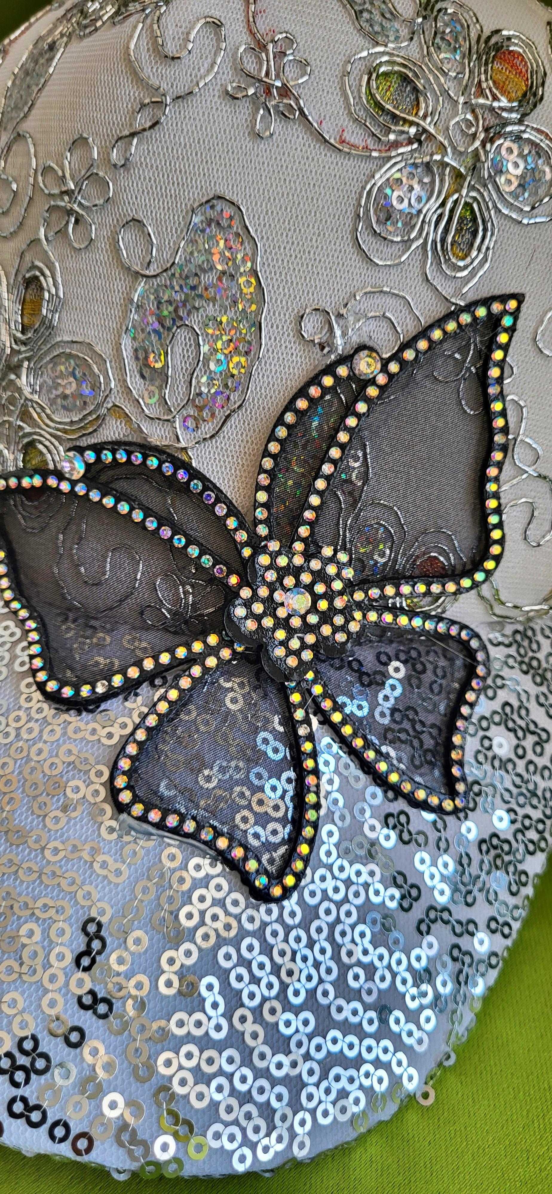 Bone/chapeu novo de mulher, com borboleta