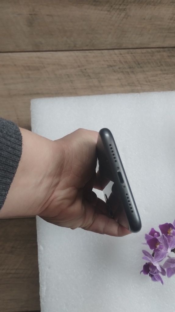 iPhone 11 256 G never lock + чехол+ зарядка