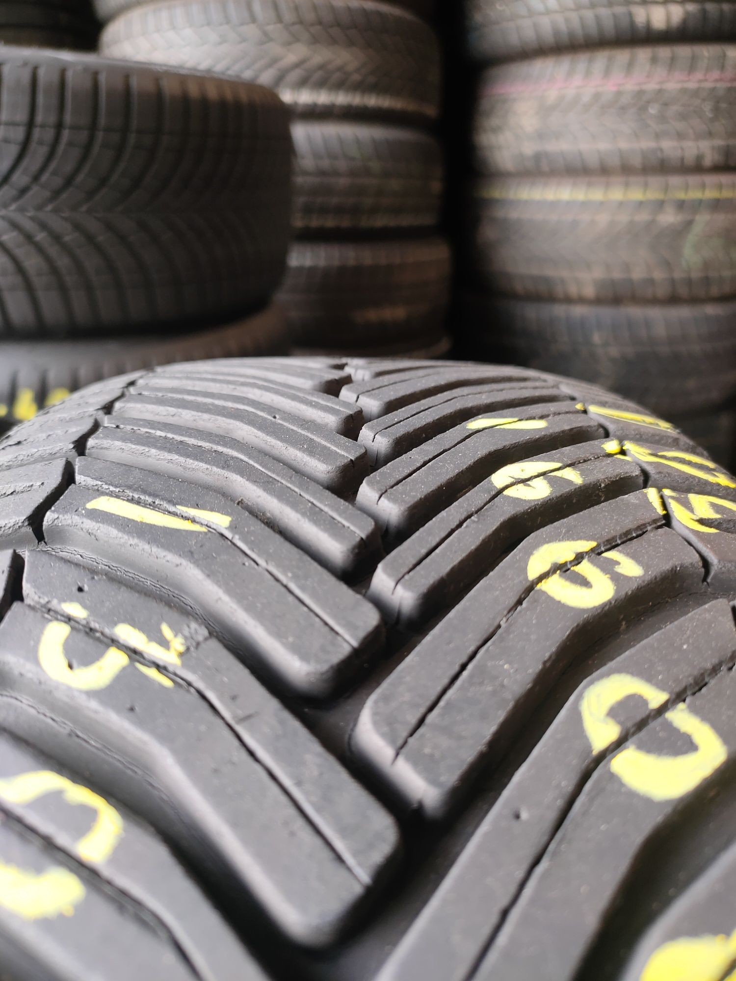 185/60r15 Michelin CrossClimate z 2016r około 6mm