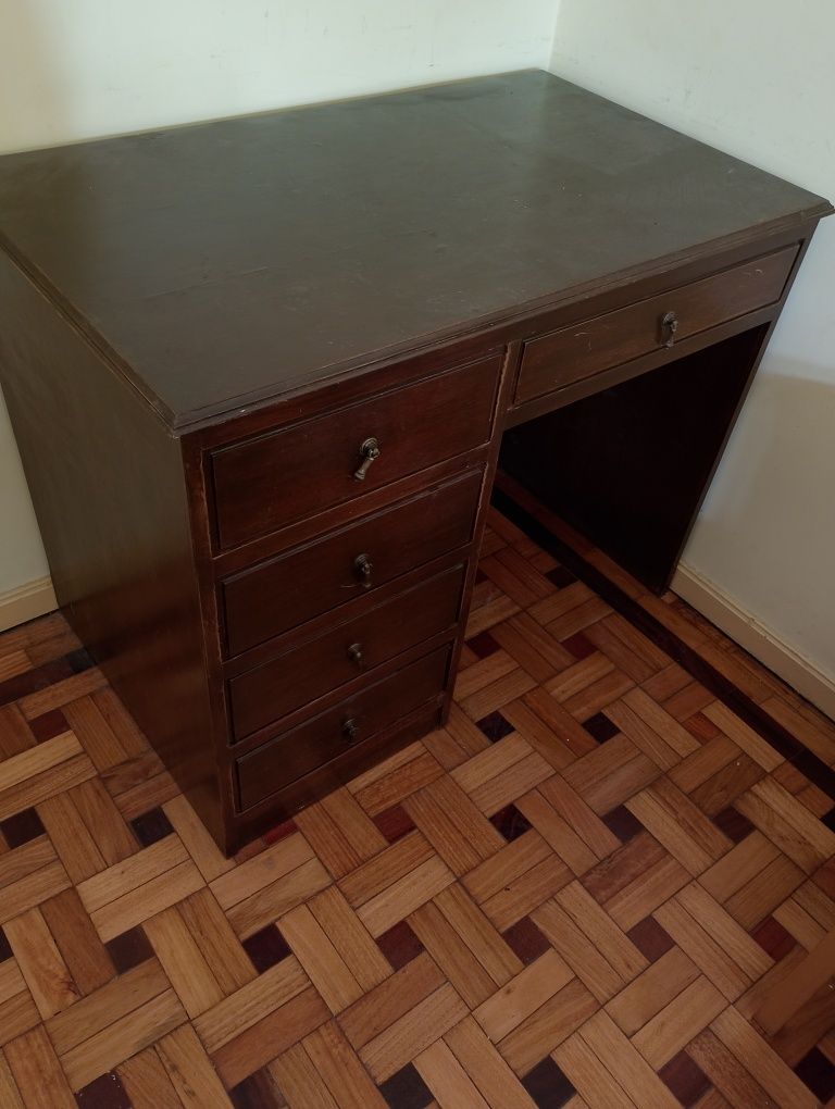 Vendo secretária em madeira maciça conforme foto r