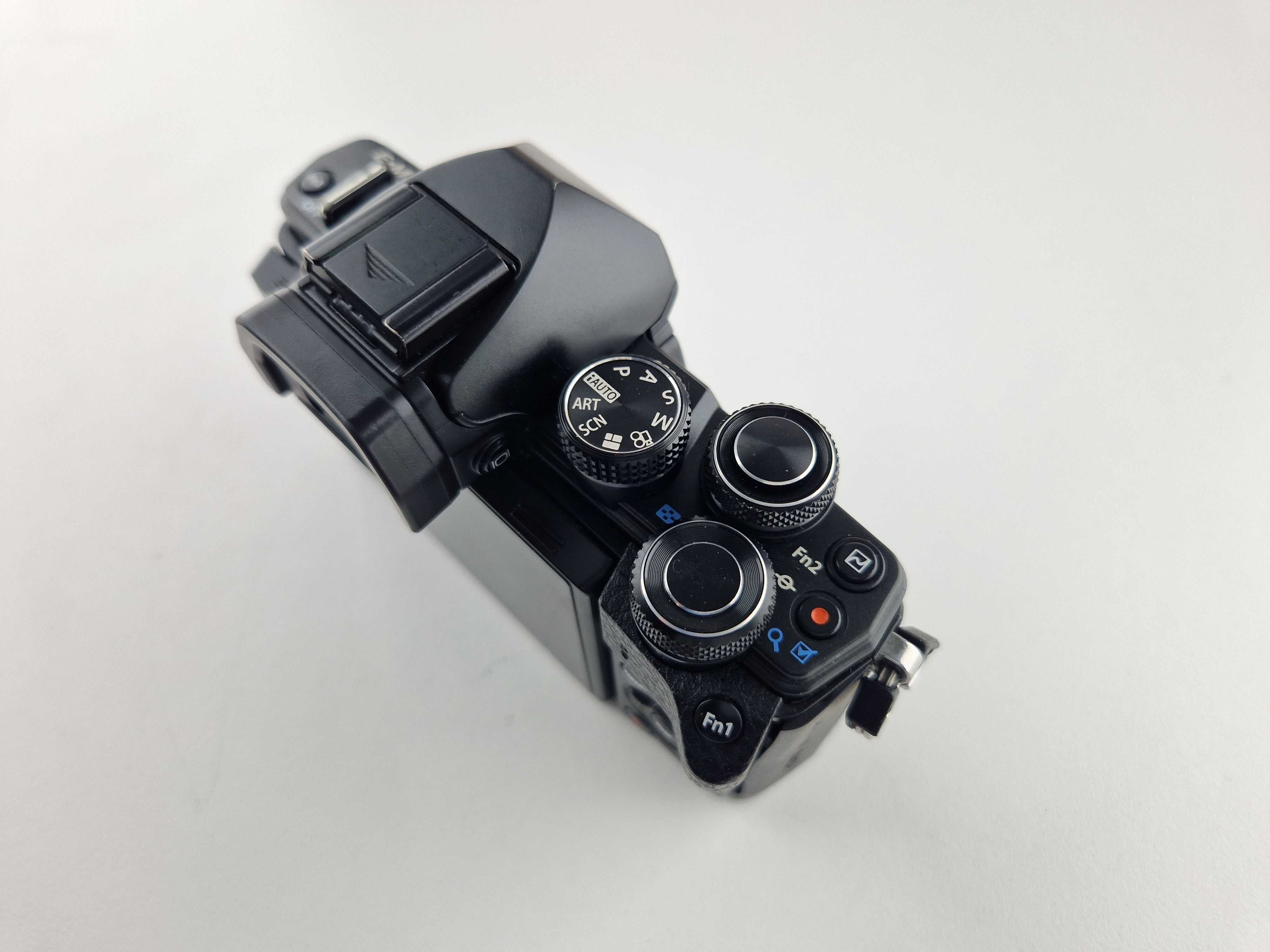 .Aparat Olympus E-M10 II  OM-D 32GB - przebieg 25 tys. - jak nowy