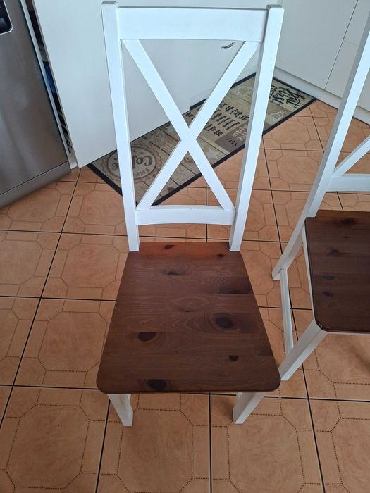 Stół kuchenny  + 4 krzesła i dwa taborety