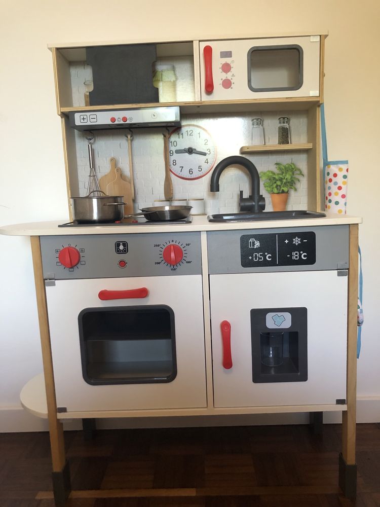 Cozinha de brincar em madeira do Lidl com acessórios originais
