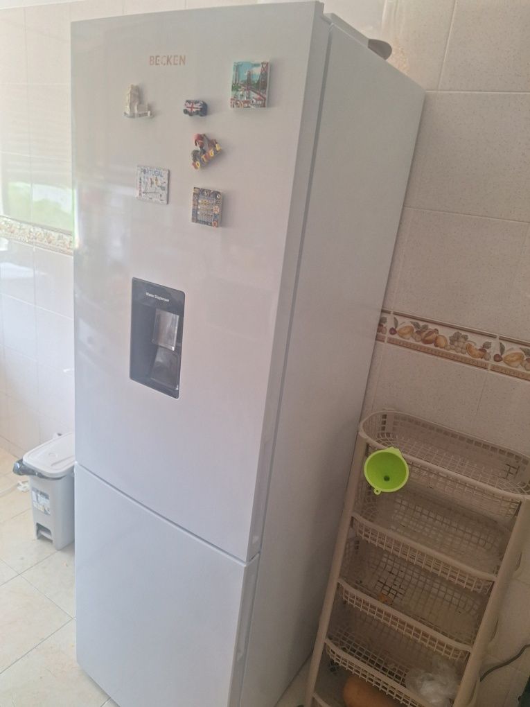 Frigorífico semi novo 4 meses de uso