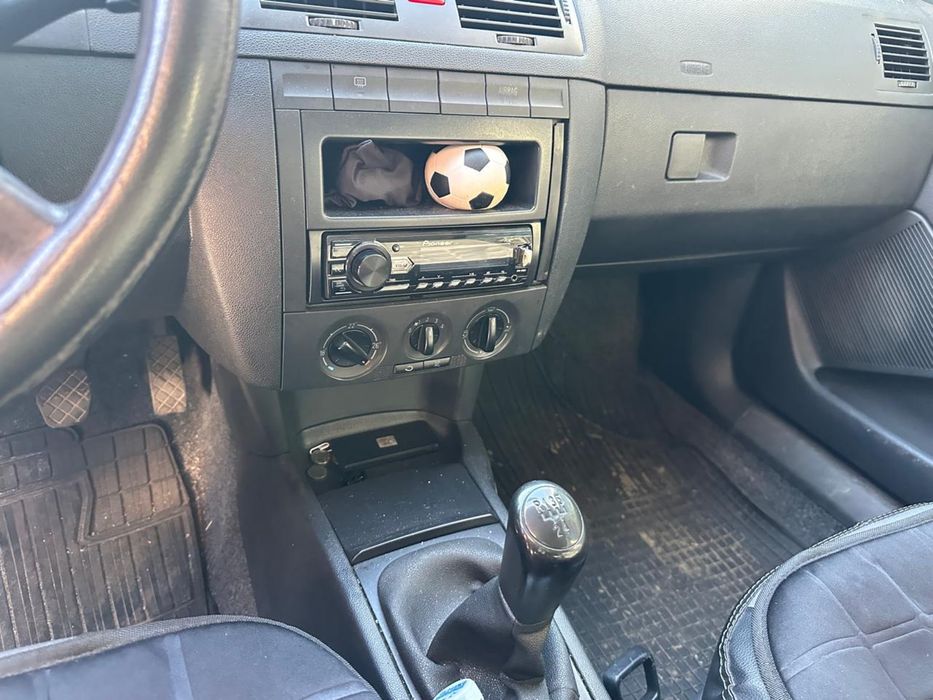 Skoda Fabia 1.2 бензин