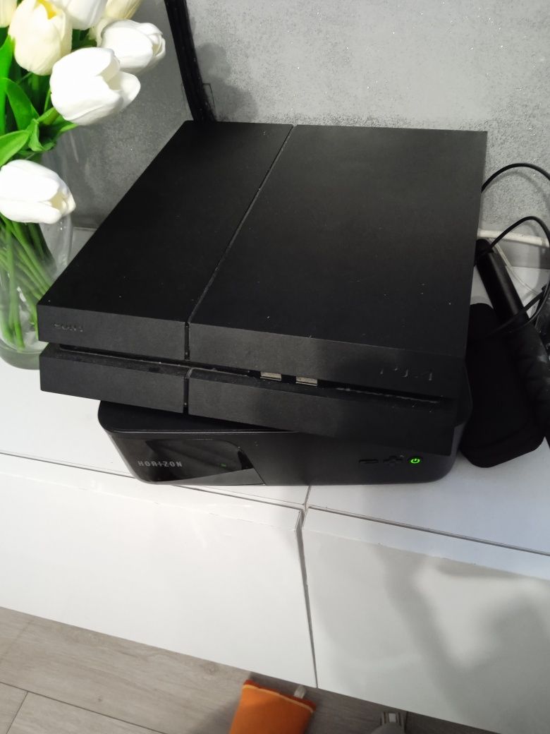 Konsola PlayStation 4