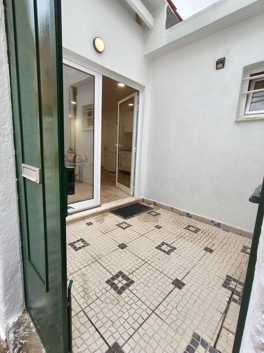 CASA/MORADIA TERREA c/pequeno terraço (área total 74m2-remodelada)