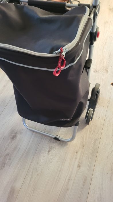 Wózek zakupowy na kołach