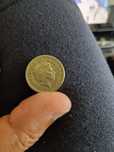 Moeda one pound letras invertidas