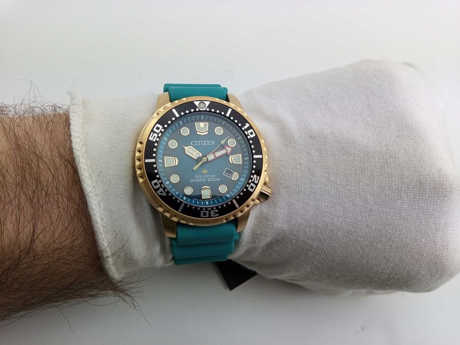 Японские мужские часы - 200м дайверы Citizen Eco-Drive BN0162-02X
