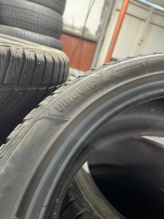 Комплект зимової гуми 235/45/18,  Goodyear