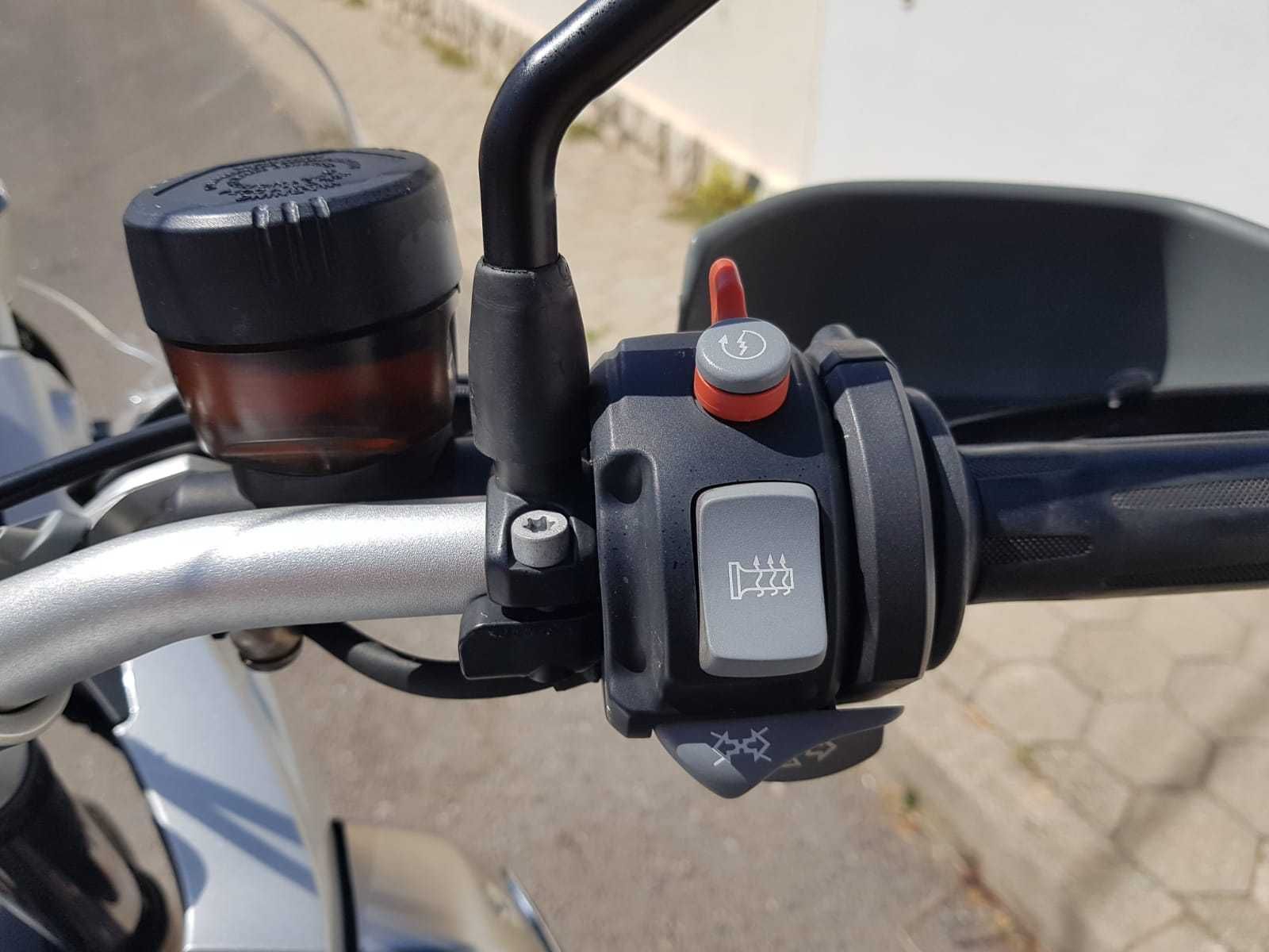Vendo BMW 1200 GS em muito bom estado. Primeiro proprietário.