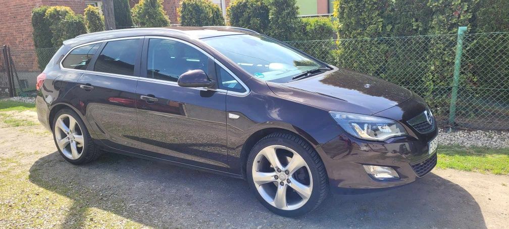 Opel Astra J ZADBANA 2.0CDTI 185PS