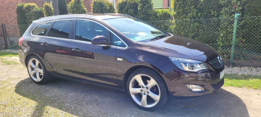 Opel Astra J ZADBANA 2.0CDTI 185PS