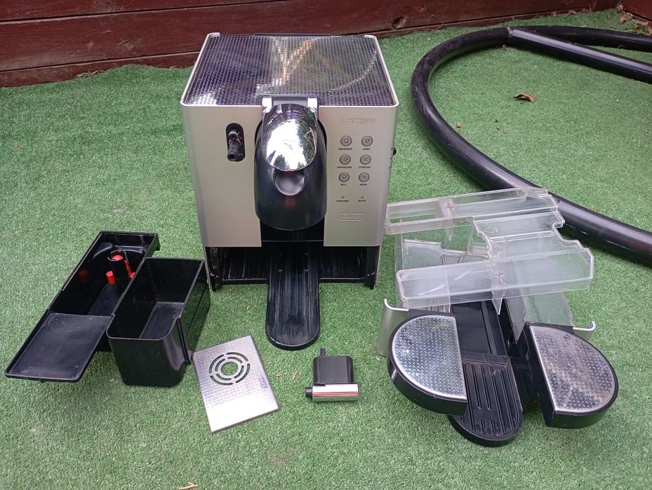 Ekspres kapsułkowy ciśnieniowy DeLonghi Nespresso EN 720.M 1300W